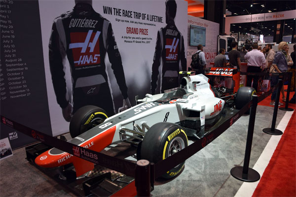 Гоночный автомобиль HAAS F1 TEAM