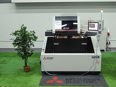 Проволочно-вырезной электроэрозионный станок Mitsubishi Electric MV1200R