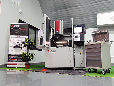 Электроэрозионный копировально-прошивной станок Mitsubishi Electric EA8S