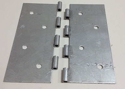 Рояльная петля, изготовленная на координатном прессе