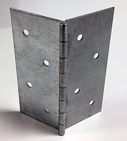 Рояльная петля, изготовленная на координатном прессе