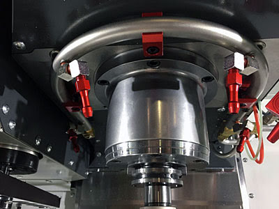 Cопла подачи СОЖ, расположенные вокруг шпинделя