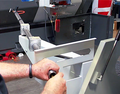 Настройка податчика прутка компактного токарного станка Haas CL-1