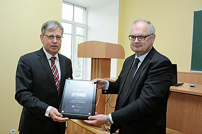 Alain Reynvoet, исполнительный директор HAE и Alfonsas Daniūnas, ректор ВТУГ