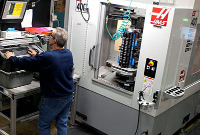 Haas EC-400 в компании 80-20 Inc.