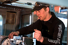 Использование поворотного стола при работе на станке Haas