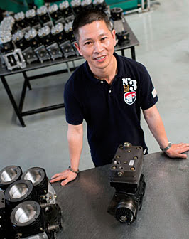 Г-н Ян (Yang), директор компании Shanghai Chief Automobile Parts