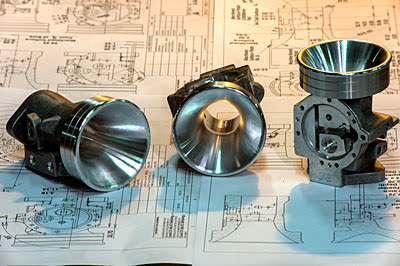 Компания TMPC изготавливает около 100 различных трехмерных деталей на станке VF-2SS, который работает 17 часов в сутки каждый день