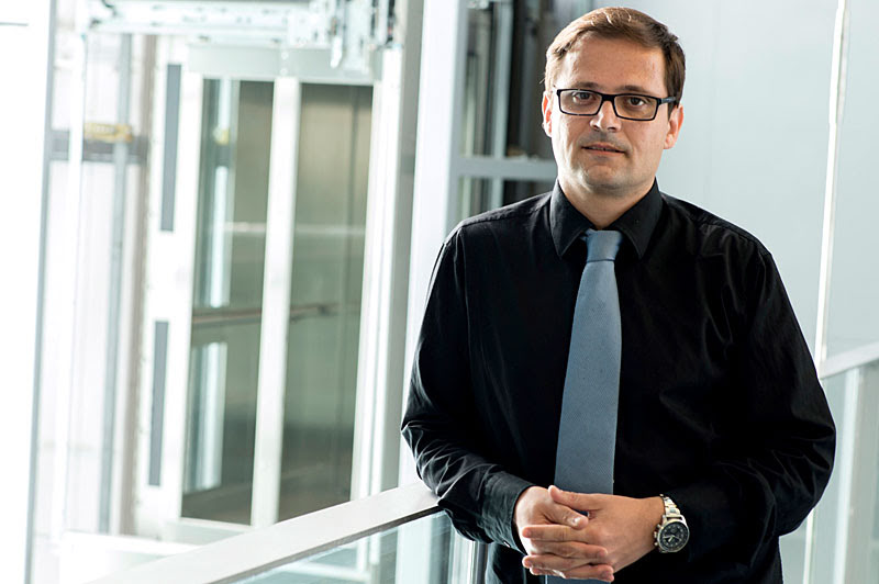 Луиc Гомес, директор Microson