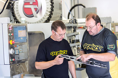 В компании Modeltek 4 станка Haas и 1 полностью обученный оператор