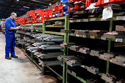 Компания RECA производит на станках Haas сотни различных видов металлического, профилированного и перфорированного стального настила пола