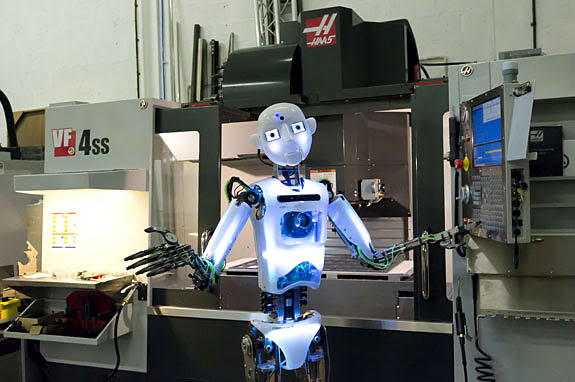 Робот RoboThespian со станком HAAS VF-4SS