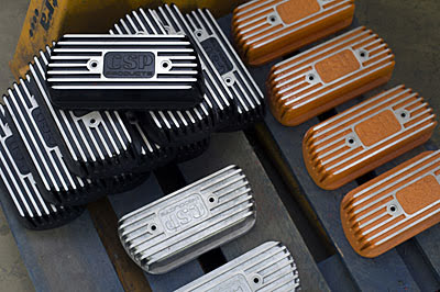 Колпаки блока цилиндров изготавливаются из литых заготовок в различном цветовом исполнении, получаемом с помощью анодирования