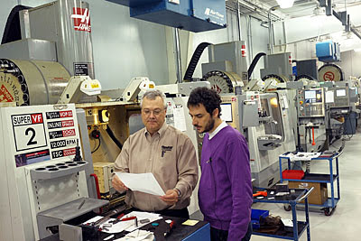 Эдоардо Олдрати (Edoardo Oldrati) и Джим Уолл (Jim Wall), руководитель по разработке двигателей Hendrick Motorsports