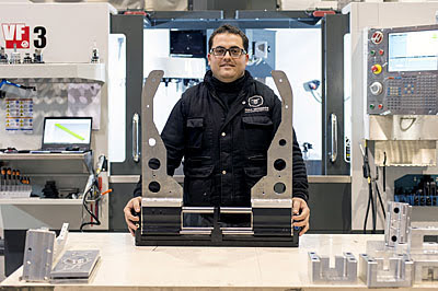 Haas VF-3 используется для производства запатентованной системы с роботизированной загрузкой для печати фирменных наименований и логотипов на пивных бочках из нержавеющей стали