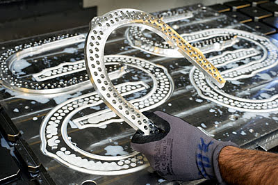 На станках Haas изготавливаются изделия из титановых сплавов, сплавов на основе кобальта, нержавеющей стали, дисперсионно-твердеющей стали и сплавов алюминия