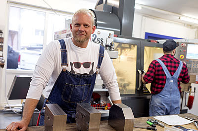 Йенс Ланге (Jens Lange), основатель компании Lange CNC в Штутгарте, Германия