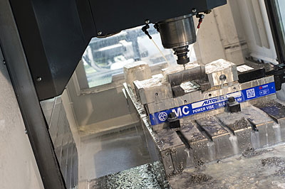 Станок Haas точный и надежный, обеспечивающий высочайшее качество поверхности стальных форм, которые можно будет использовать еще от 20 до 40 лет