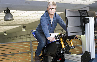 Компания Mecanitzats Muntada использовала станок Haas ST-30Y, чтобы разработать 3-осевой симулятор гоночного мотоцикла для тренировок в помещении и ознакомления с самыми известными гоночными трассами Гран-при (MotoGP)