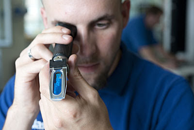 Измерение концентрации рефрактометром