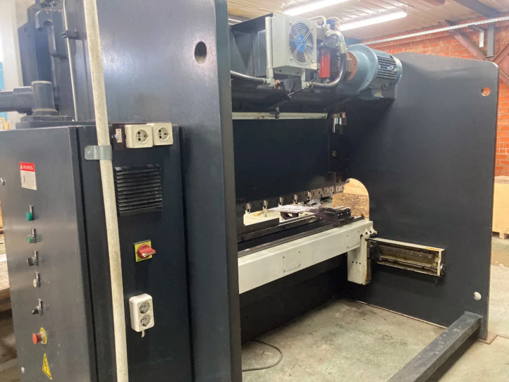 AMB-10031 (2012 | бу) - Гидравлический листогибочный пресс с ЧПУ