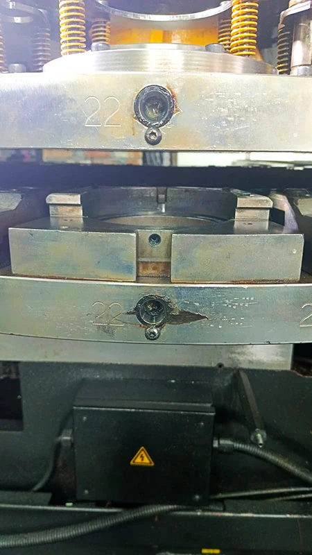 Линейная направляющая оси X в сборе с танкеткой для гильотинных ножниц