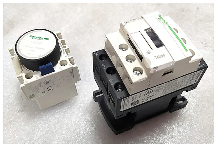 Контактор LC1 D18 с контактным блоком задержки времени LADS2