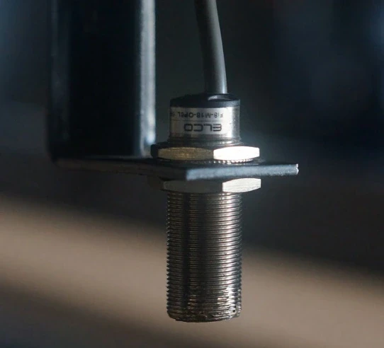 Индукционный датчик Fi8-M18-OP6L (2c.01.015.0671)