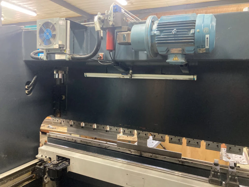 AMB-10031 (2012 | бу) - Гидравлический листогибочный пресс с ЧПУ