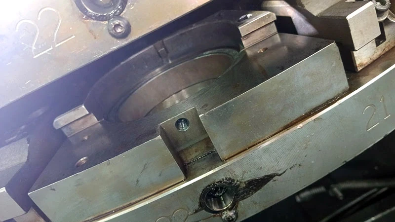 Линейная направляющая оси X в сборе с танкеткой для гильотинных ножниц