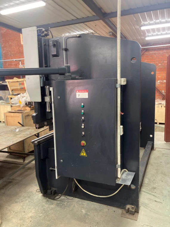 AMB-10031 (2012 | бу) - Гидравлический листогибочный пресс с ЧПУ